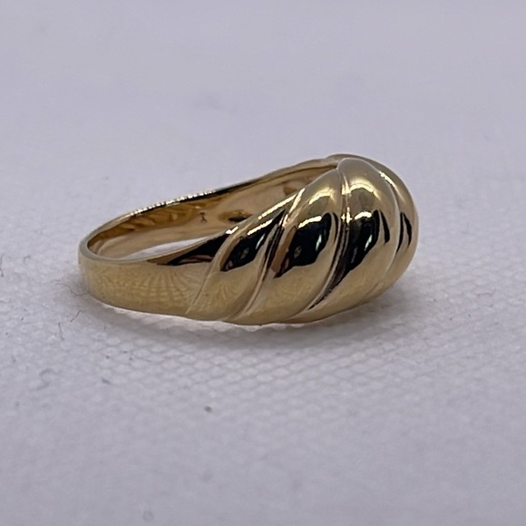 Mejuri Croissant Dome Ring - Picture 3 of 5
